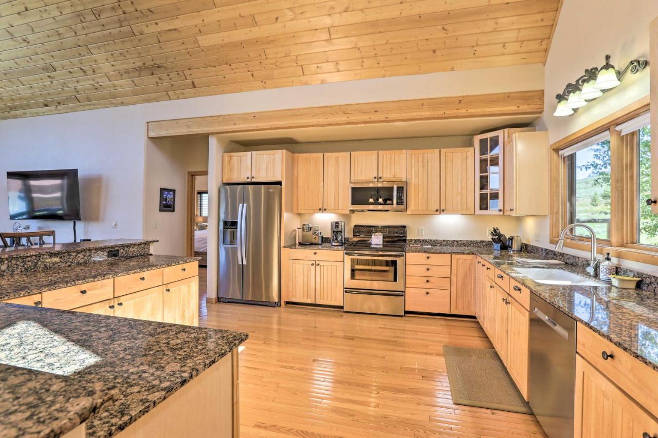 Spacious Granby Home With Deck And Hot Tub Ski And Bike Exteriér fotografie